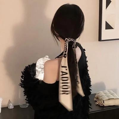 泳池里的女人